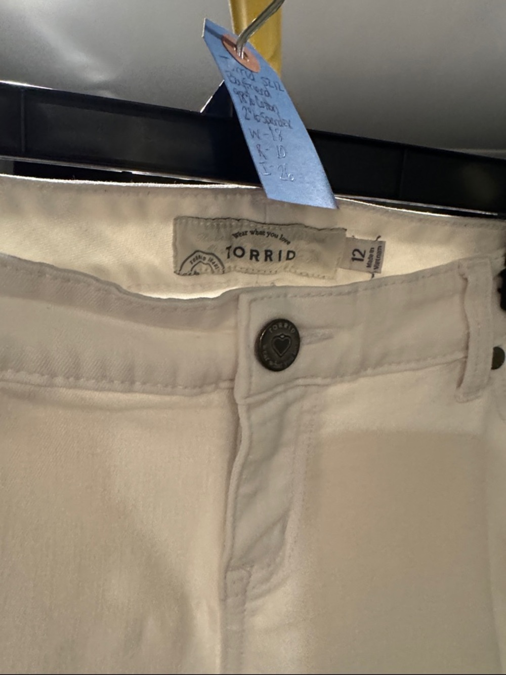 Torrid Boyfriend Women's White Skinny Jeans frayed bottom sz 12 - Picture 3 of 6